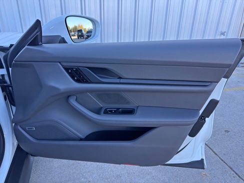 Used 2020 Porsche Taycan 4S image 46