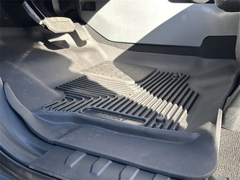 Used 2025 Ford F250 XLT w/ Black Appearance Package image 17