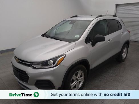 Used 2021 Chevrolet Trax LT w/ LT Convenience Package FWD image 1