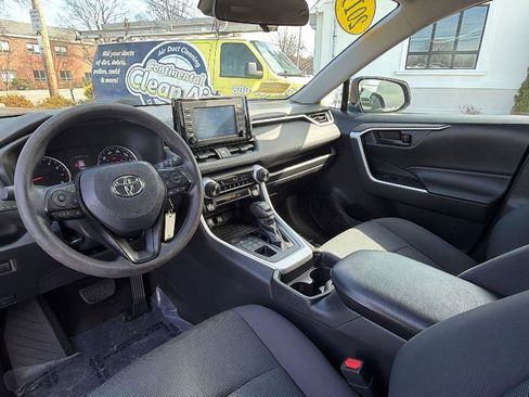 Used 2019 Toyota RAV4 LE image 15
