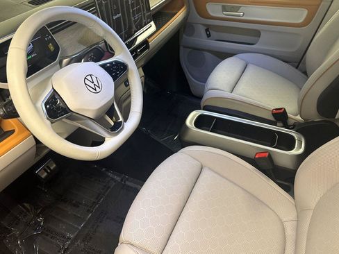 New 2025 Volkswagen ID. Buzz 1st Edition image 9