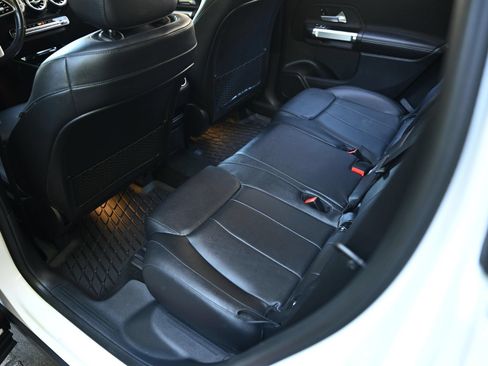 Used 2021 Mercedes-Benz GLB 250 4MATIC image 17