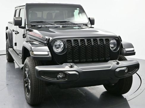 Used 2023 Jeep Gladiator Sport image 2