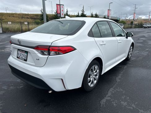 Used 2024 Toyota Corolla LE image 4