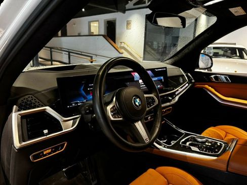 Used 2023 BMW X7 xDrive40i w/ M Sport Package AWD/4WD image 10