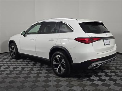 Used 2025 Mercedes-Benz GLC 350e 4MATIC image 3