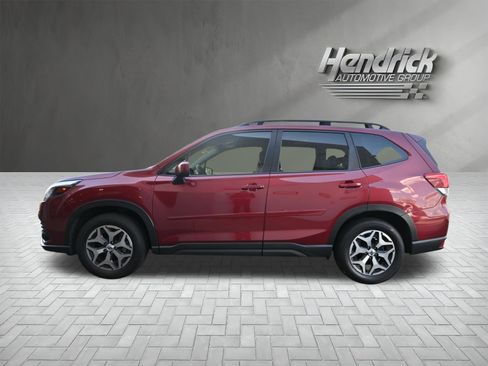 Used 2022 Subaru Forester Premium image 6