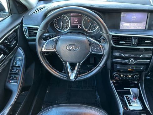 Used 2018 INFINITI QX30 Luxury image 15