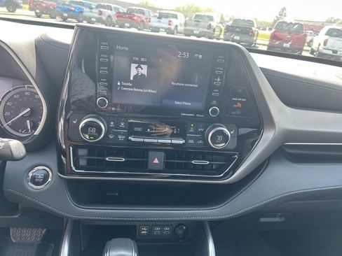 Used 2022 Toyota Highlander XLE image 14