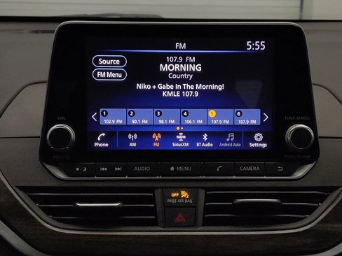 Used 2025 Nissan Altima 2.5 SV FWD image 25
