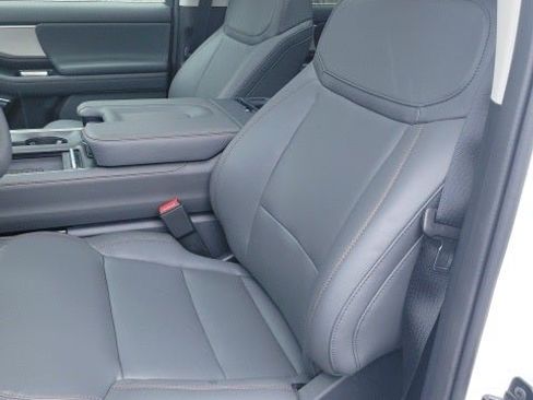 New 2025 Ford Expedition Active image 8