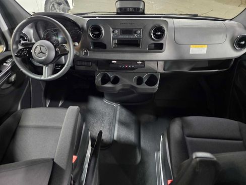 Used 2025 Mercedes-Benz Sprinter 2500 image 15
