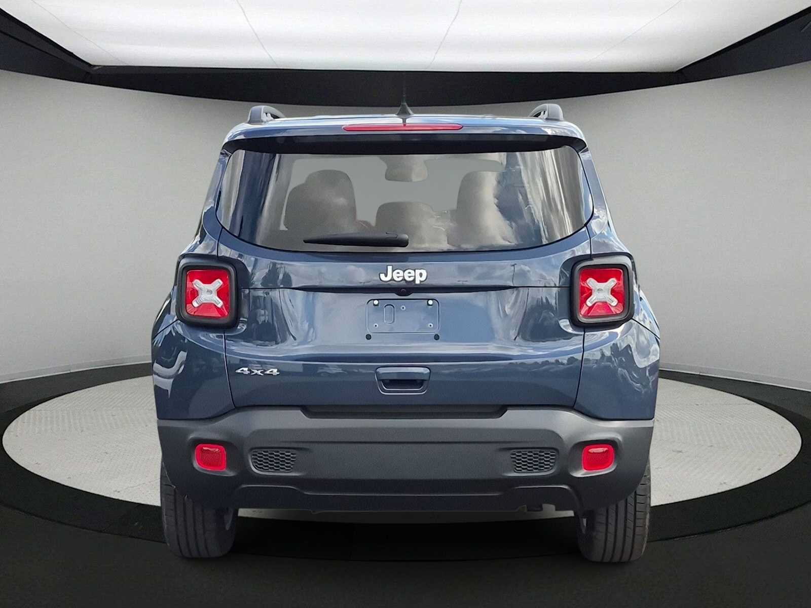Used 2023 Jeep Renegade Latitude w/ Premium Group AWD/4WD image 7
