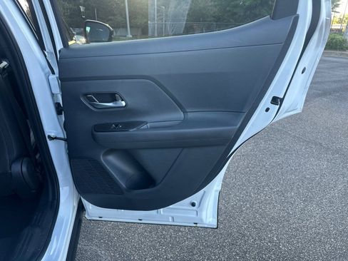 New 2026 Nissan Kicks SR image 16