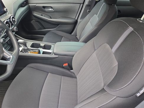 Used 2025 Nissan Sentra SV image 11