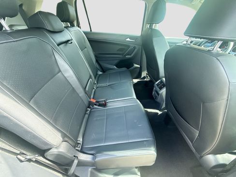 Used 2021 Volkswagen Tiguan SE w/ Panoramic Sunroof Package FWD image 28