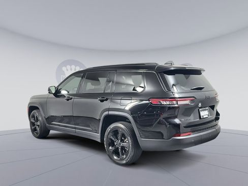 Used 2021 Jeep Grand Cherokee L Laredo image 4