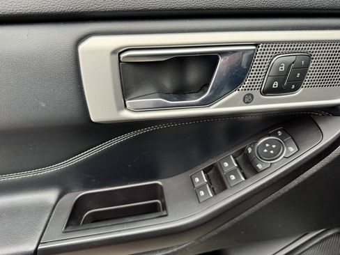 Used 2020 Ford Explorer Limited image 11
