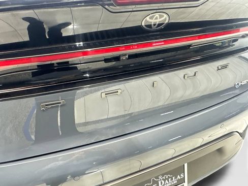 Used 2025 Toyota Prius LE FWD image 23