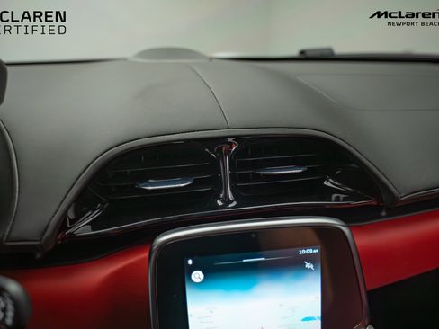 Used 2024 McLaren Artura image 29