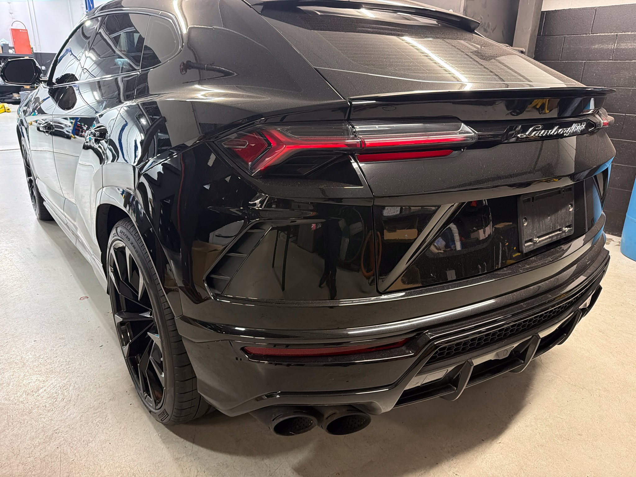 Used 2021 Lamborghini Urus AWD/4WD image 4
