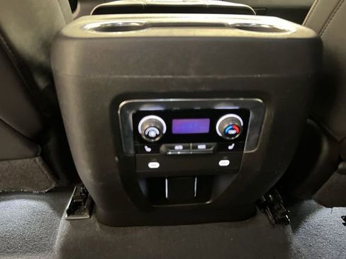 Used 2023 Chevrolet Suburban Premier image 20