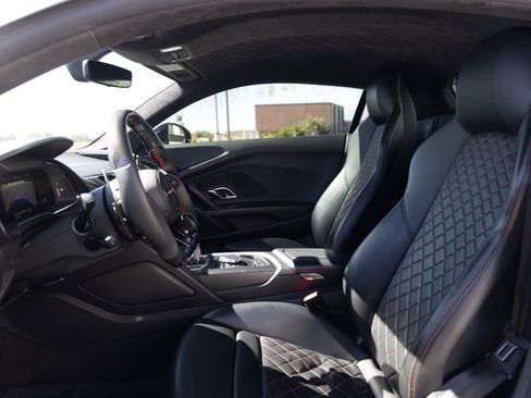 Used 2017 Audi R8 V10 w/ Carbon Exterior Package AWD/4WD image 24