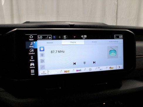Used 2024 Jeep Wrangler Unlimited AWD/4WD image 3