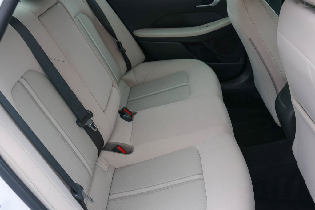 Used 2025 Hyundai Sonata SEL FWD image 16