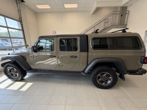 Used 2020 Jeep Gladiator Rubicon w/ Trailer Tow Package AWD/4WD image 3