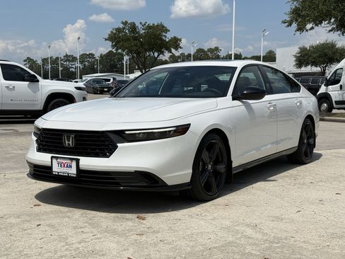 Used 2025 Honda Accord Sport image 9