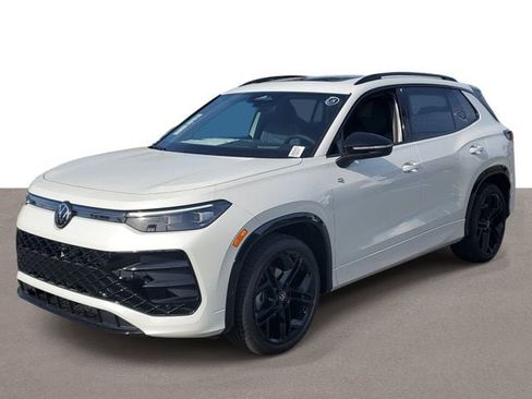 New 2026 Volkswagen Tiguan SE R-Line FWD image 2