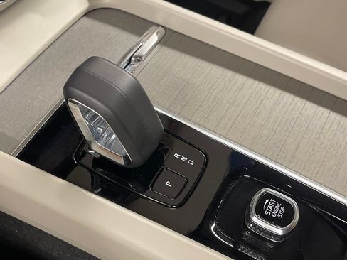Certified 2025 Volvo XC60 T8 Plus w/ Protection Package Premier AWD/4WD image 24