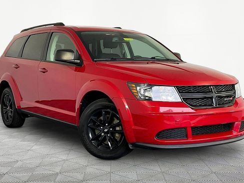 Used 2020 Dodge Journey SE w/ SE Popular Equipment Group FWD image 3
