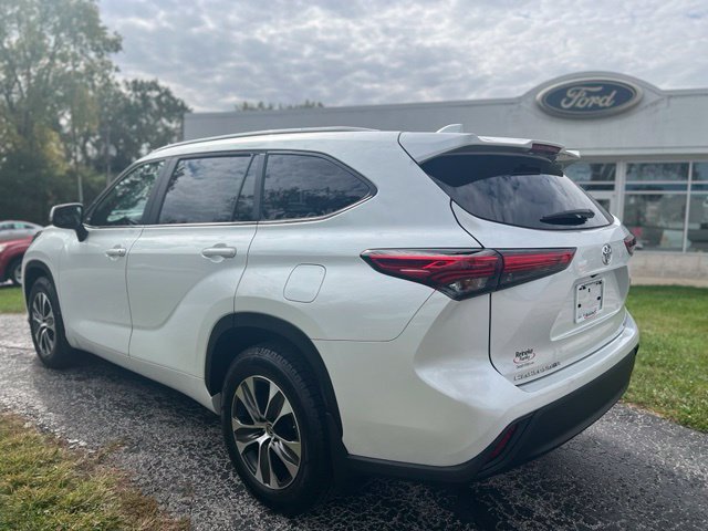 Used 2023 Toyota Highlander XLE FWD image 6