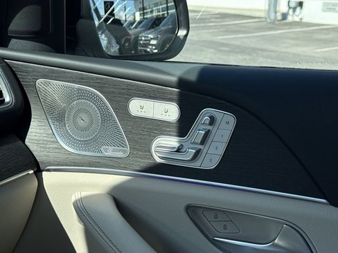 New 2026 Mercedes-Benz GLS 580 4MATIC image 36