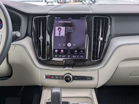 Certified 2023 Volvo XC60 B5 Plus AWD/4WD image 20