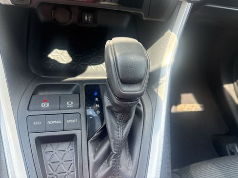 Used 2019 Toyota RAV4 LE w/ Carpet Mat Package FWD image 20
