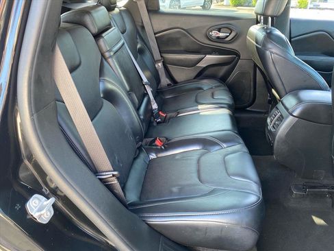 Used 2019 Jeep Cherokee Limited AWD/4WD image 25