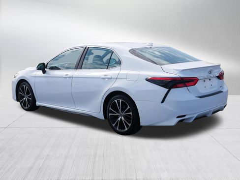 Used 2019 Toyota Camry SE FWD image 5