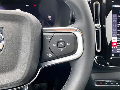 Used 2023 Volvo XC40 Recharge Ultimate image 22