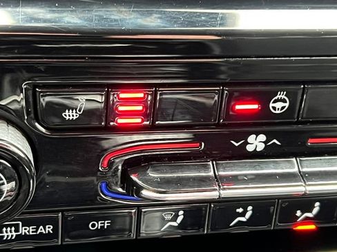 Used 2023 Jeep Grand Cherokee L Laredo image 29