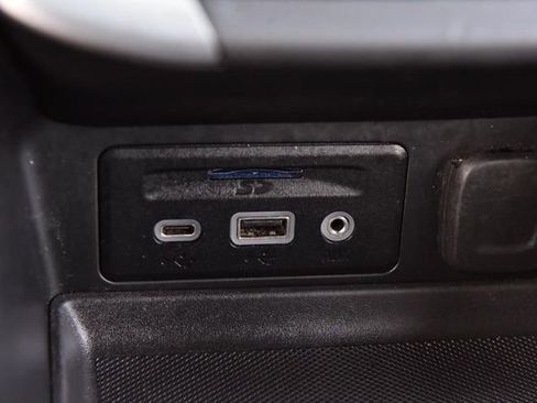 Used 2024 GMC Terrain SLT image 17