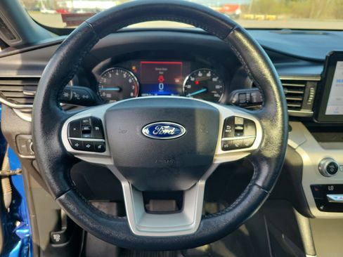 Used 2021 Ford Explorer XLT w/ Equipment Group 202A AWD/4WD image 22