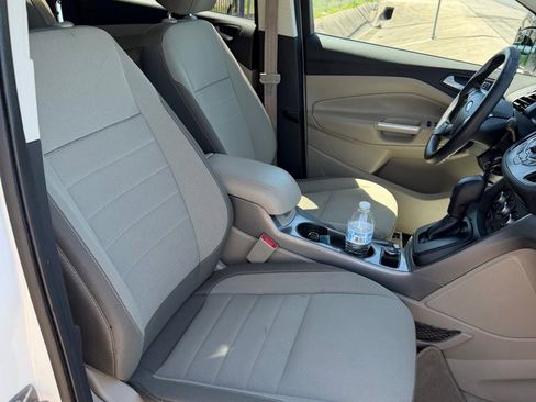 Used 2015 Ford Escape SE image 28