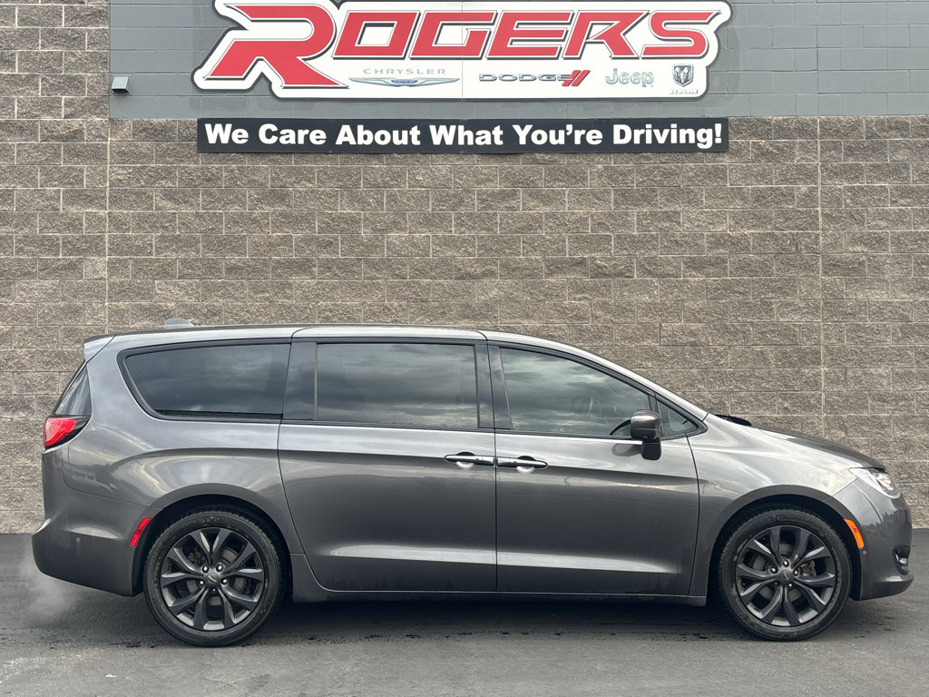 Used 2019 Chrysler Pacifica Touring Plus FWD image 4