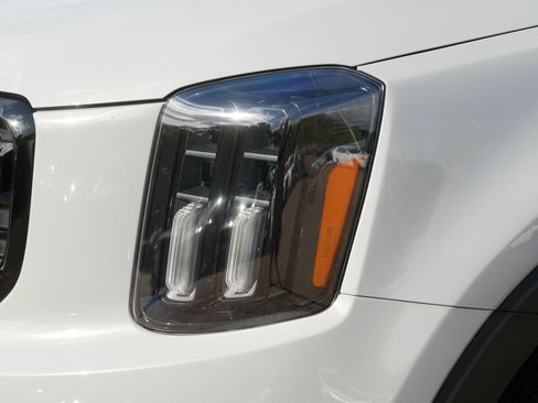 Certified 2025 Kia Telluride SX Prestige X-Line AWD/4WD image 16