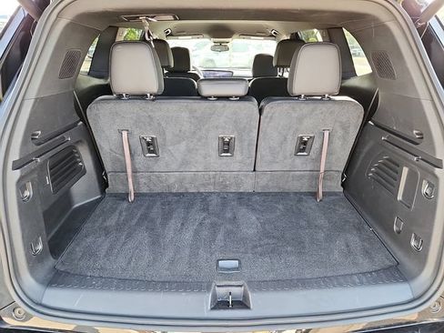 Used 2025 Buick Enclave Sport Touring AWD/4WD image 30