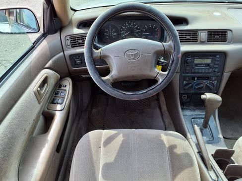 Used 1999 Toyota Camry FWD image 10
