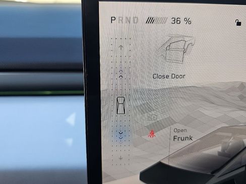 Used 2024 Tesla Cybertruck AWD Crew Cab image 38